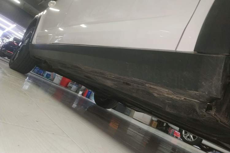 Used Skoda Octavia 2019 TSI280 DSG Luxury Edition Station Wagon China VI Standard Right Side Sill
