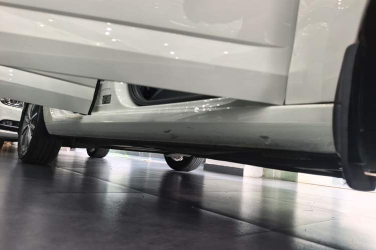 Used Skoda Octavia 2019 TSI230 DSG Smart & Comfort Edition China VI Standard Right Side Sill