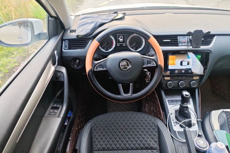 Used Skoda Octavia 2019 1.5L Automatic Smart Drive Luxury Edition China VI Standard Steering Wheel