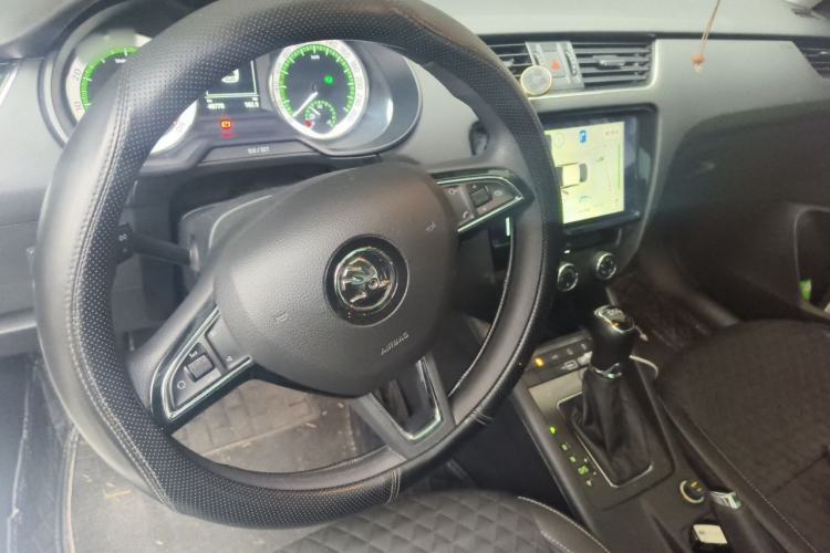 Used Skoda Octavia 2019 TSI280 DSG Luxury Edition Station Wagon China VI Standard Steering Wheel