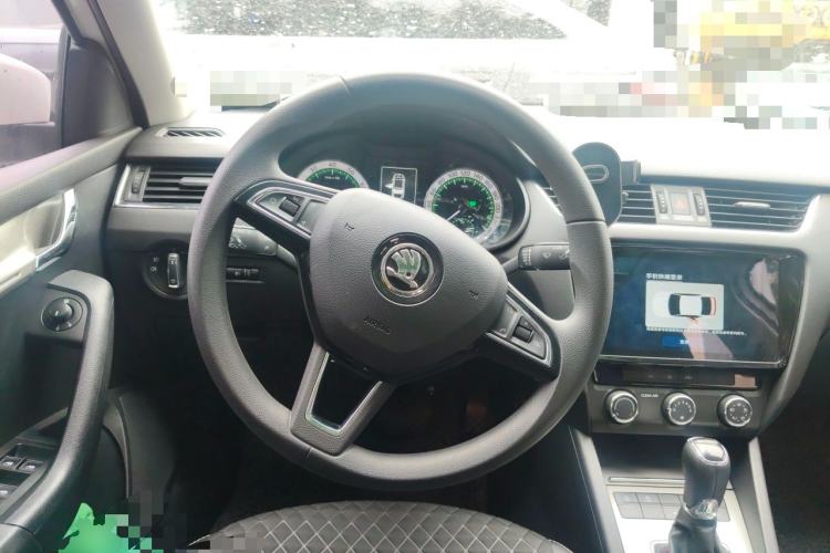 Used Skoda Octavia 2019 1.5L Automatic Smart Drive Luxury Edition China VI Standard Steering Wheel