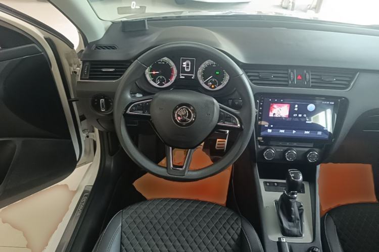Used Skoda Octavia 2019 1.5L Automatic Luxury Edition Steering Wheel