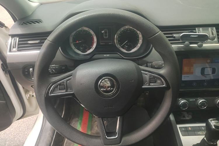Used Skoda Octavia 2019 1.5L Automatic Smart Drive Luxury Edition China VI Standard Steering Wheel