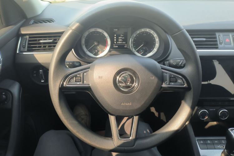 Used Skoda Octavia 2019 TSI280 DSG Luxury Edition Station Wagon China VI Standard Steering Wheel