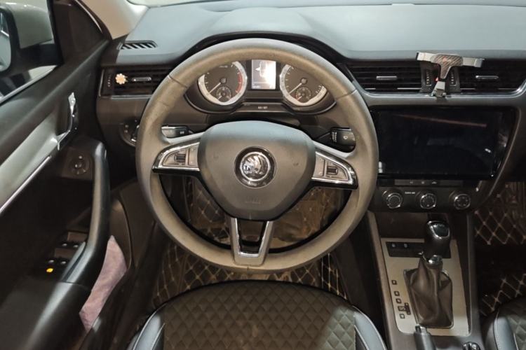 Used Skoda Octavia 2019 TSI230 DSG SmartDrive Luxury Edition China VI Steering Wheel