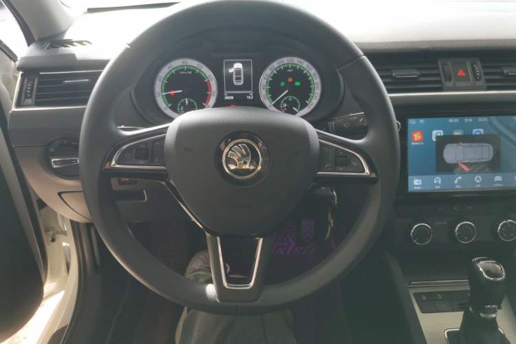 Used Skoda Octavia 2019 1.5L Automatic Luxury Edition Steering Wheel