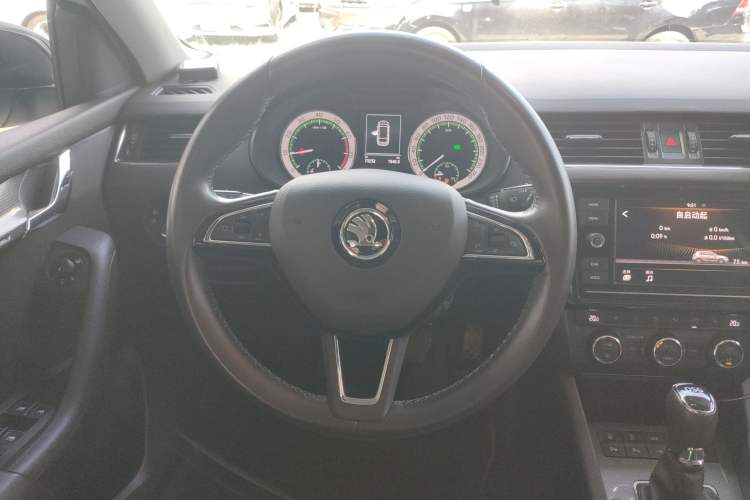 Used Skoda Octavia 2019 TSI280 DSG Flagship Wagon China VI Standard Steering Wheel