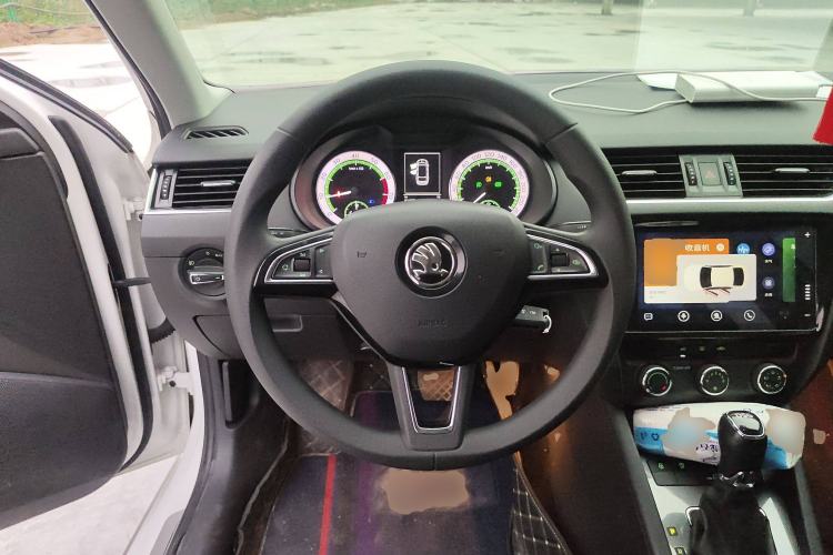 Used Skoda Octavia 2019 Station Wagon TSI230 DSG Luxury Edition China VI Standard Steering Wheel