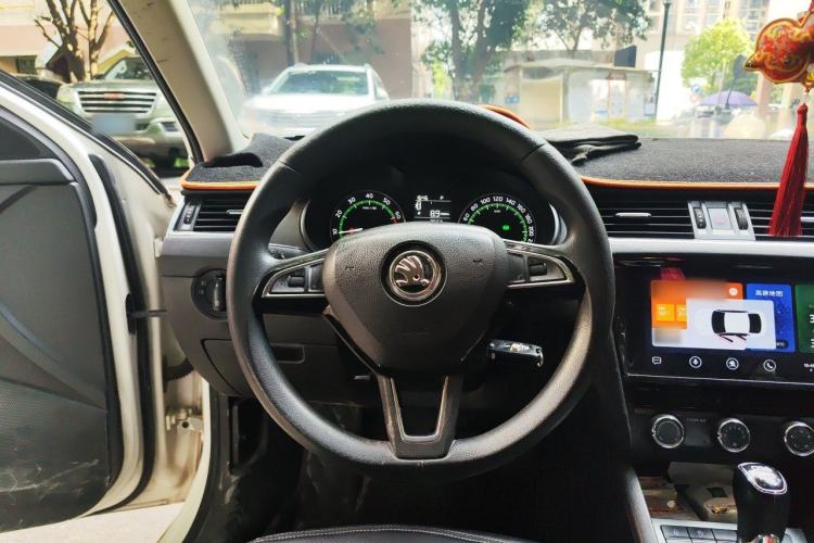 Used Skoda Octavia 2019 TSI230 DSG SmartDrive Comfort Edition China V Standard Steering Wheel