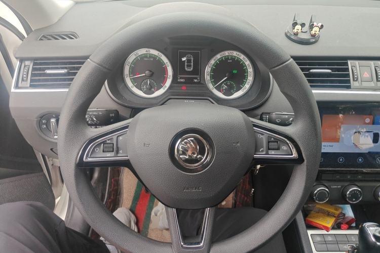 Used Skoda Octavia 2019 1.5L Automatic Smart Drive Luxury Edition China VI Standard Steering Wheel