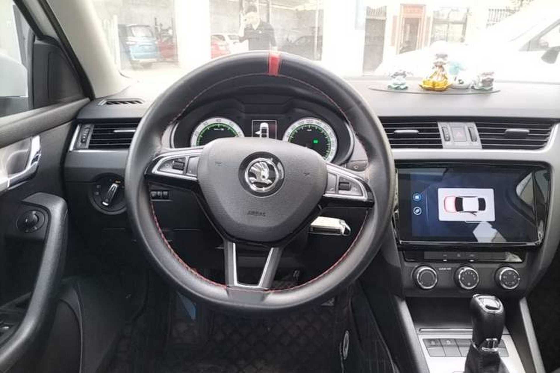 Used Skoda Octavia 2019 1.5L Automatic Smart Drive Luxury Edition China VI Standard Steering Wheel