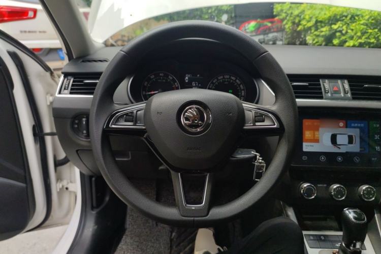 Used Skoda Octavia 2019 1.5L Automatic SmartDrive Comfort Edition China VI Standard Steering Wheel