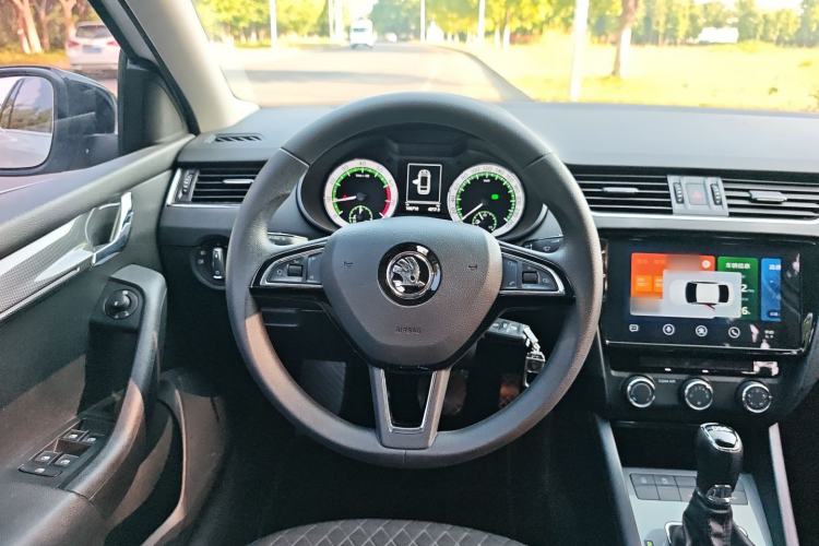 Used Skoda Octavia 2019 TSI230 DSG Luxury Edition Station Wagon China V Standard Steering Wheel