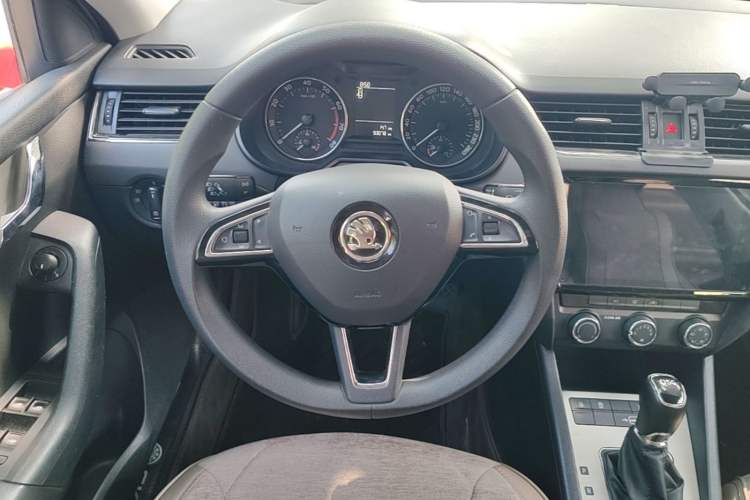 Used Skoda Octavia 2019 TSI230 DSG Smart & Comfort Edition China VI Standard Steering Wheel