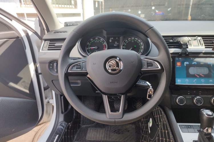 Used Skoda Octavia 2019 1.5L Automatic Comfort Edition Steering Wheel