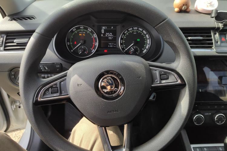 Used Skoda Octavia 2019 1.5L Automatic SmartDrive Comfort Edition China VI Standard Steering Wheel