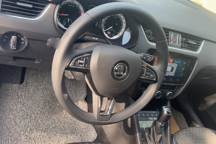 Used Skoda Octavia 2019 TSI280 DSG Luxury Edition Station Wagon China VI Standard Steering Wheel