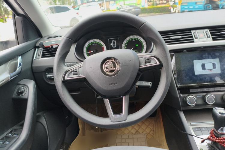Used Skoda Octavia 2019 1.5L Automatic Smart Drive Luxury Edition China VI Standard Steering Wheel