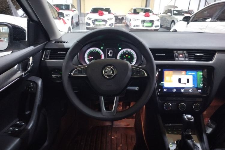 Used Skoda Octavia 2019 TSI280 DSG Luxury Edition Station Wagon China VI Standard Steering Wheel