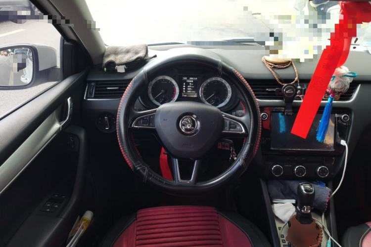Used Skoda Octavia 2019 1.5L Automatic Luxury Edition Steering Wheel