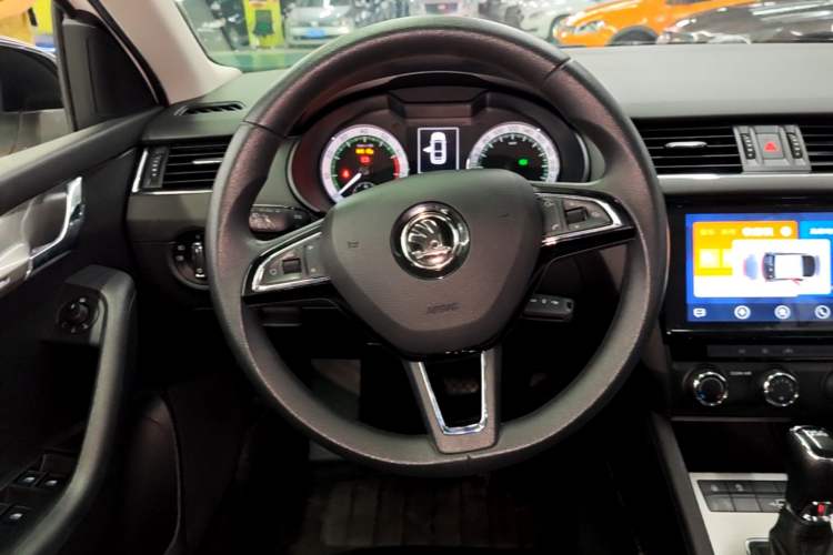 Used Skoda Octavia 2019 TSI280 DSG SmartDrive Luxury Edition China V Standard Steering Wheel