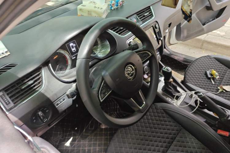 Used Skoda Octavia 2019 1.5L Automatic Luxury Edition Steering Wheel