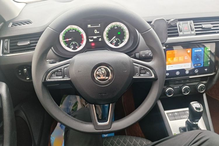 Used Skoda Octavia 2019 1.5L Automatic Smart Drive Luxury Edition China VI Standard Steering Wheel