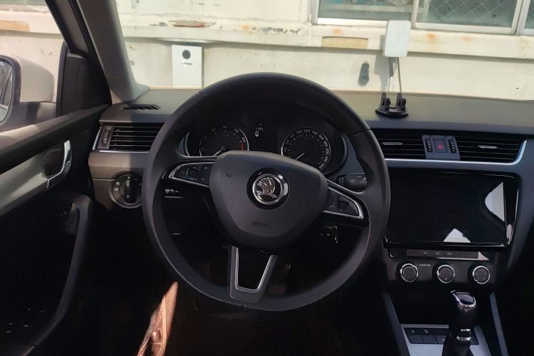 Used Skoda Octavia 2019 1.5L Automatic SmartDrive Comfort Edition China VI Standard Steering Wheel