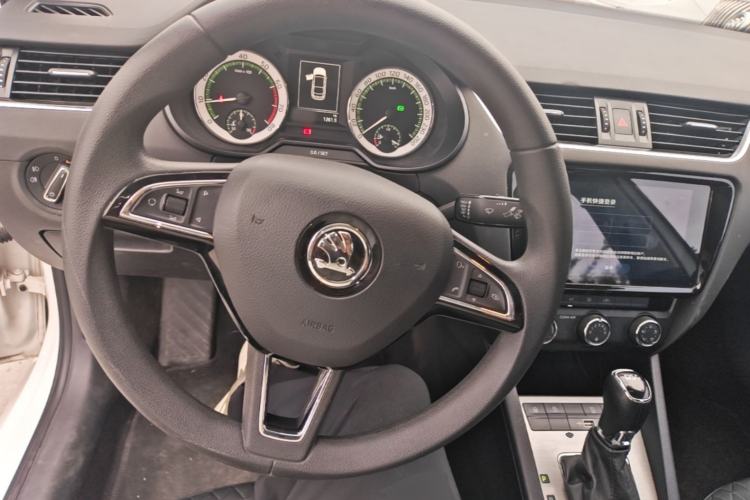 Used Skoda Octavia 2019 TSI280 DSG SmartDrive Luxury Edition China VI Steering Wheel