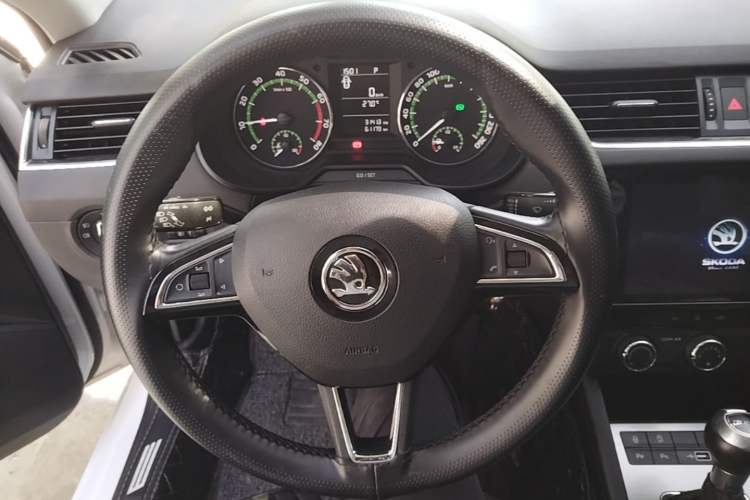 Used Skoda Octavia 2019 1.5L Automatic SmartDrive Comfort Edition China VI Standard Steering Wheel