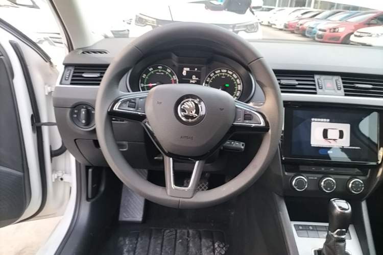 Used Skoda Octavia 2019 1.5L Automatic SmartDrive Comfort Edition China VI Standard Steering Wheel