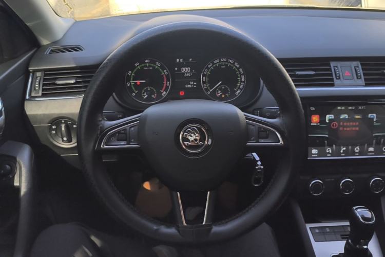 Used Skoda Octavia 2019 1.5L Automatic Comfort Edition Steering Wheel