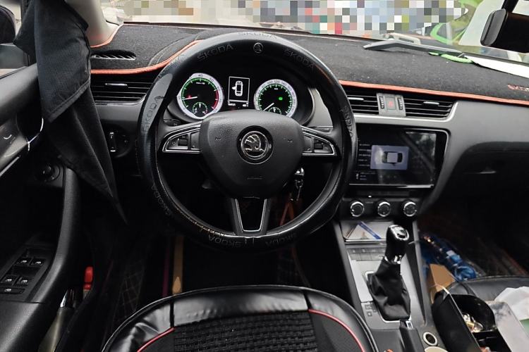 Used Skoda Octavia 2019 TSI280 DSG Luxury Edition Station Wagon China VI Standard Steering Wheel