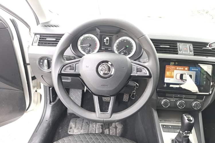 Used Skoda Octavia 2019 TSI230 DSG SmartDrive Luxury Edition China VI Steering Wheel