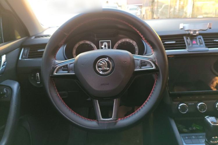 Used Skoda Octavia 2019 TSI280 DSG Luxury Edition Station Wagon China VI Standard Steering Wheel