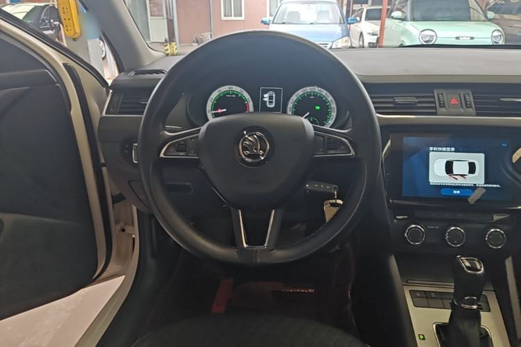Used Skoda Octavia 2019 1.5L Automatic Smart Drive Luxury Edition China VI Standard Steering Wheel