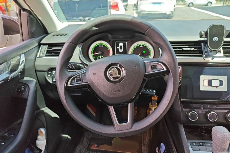 Used Skoda Octavia 2019 TSI280 DSG Luxury Edition Station Wagon China VI Standard Steering Wheel