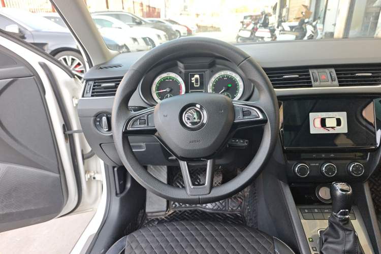 Used Skoda Octavia 2019 TSI280 DSG Luxury Edition Station Wagon China VI Standard Steering Wheel