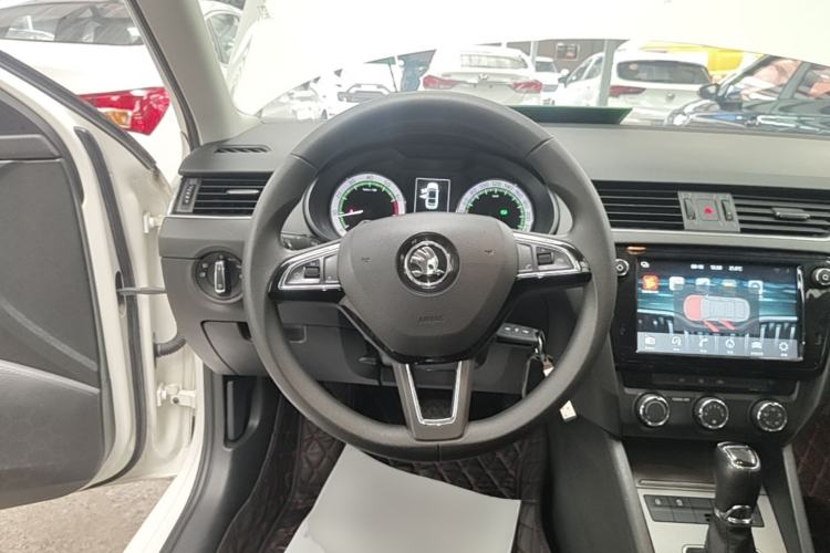 Used Skoda Octavia 2019 1.5L Automatic Luxury Edition Steering Wheel