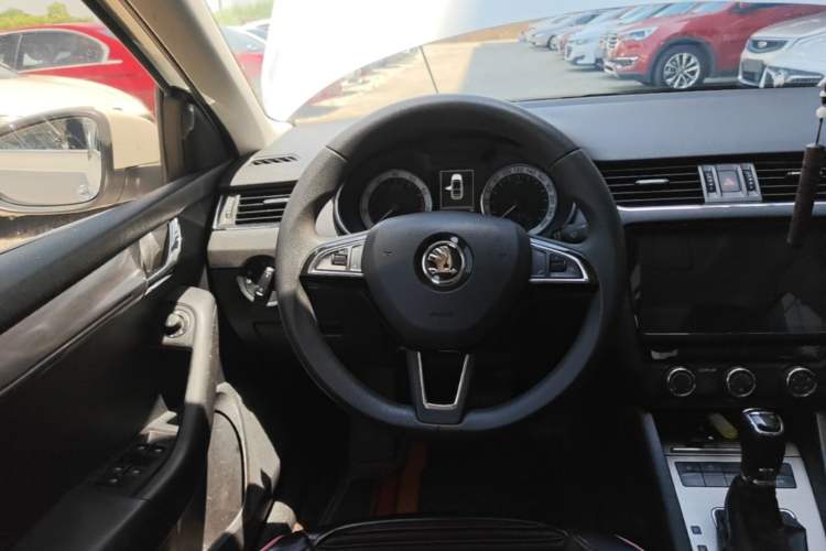 Used Skoda Octavia 2019 1.5L Automatic SmartDrive Comfort Edition China V Standard Steering Wheel