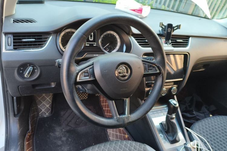 Used Skoda Octavia 2019 TSI280 DSG Luxury Edition Station Wagon China VI Standard Steering Wheel