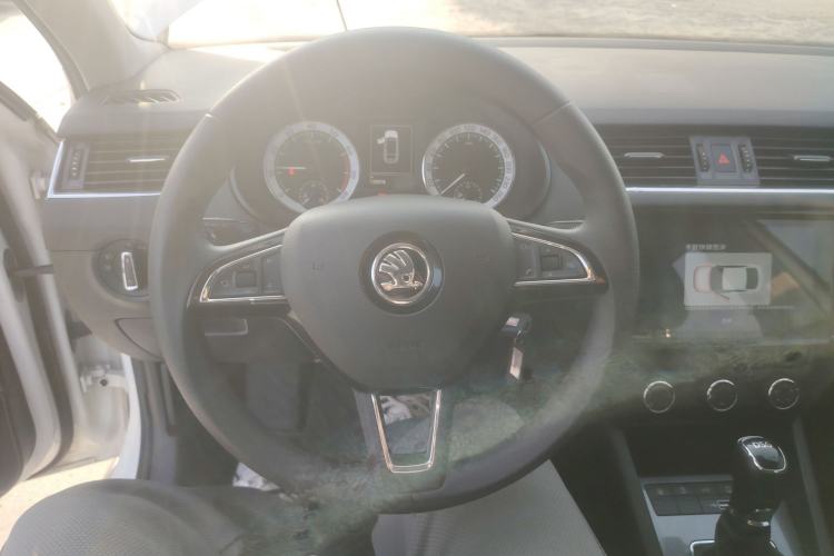 Used Skoda Octavia 2019 TSI280 DSG Luxury Edition Station Wagon China VI Standard Steering Wheel