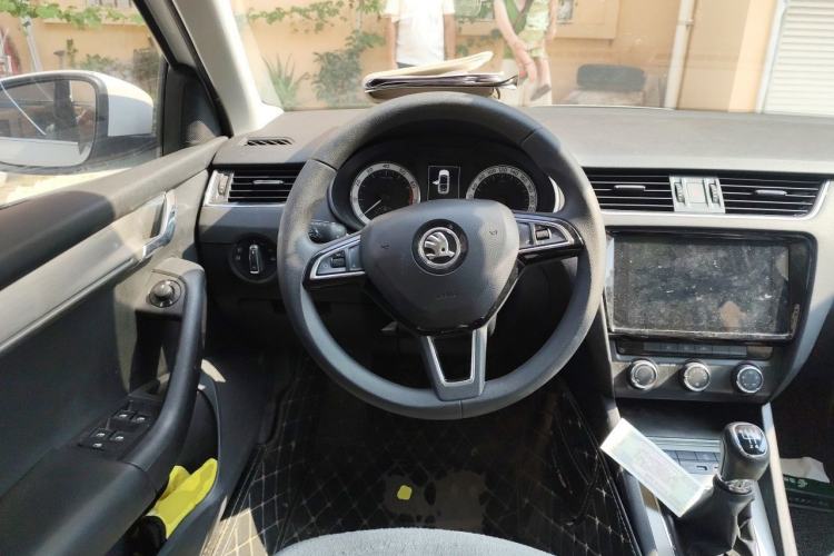 Used Skoda Octavia 2019 1.5L Manual SmartDrive Luxury Edition China VI Standard Steering Wheel