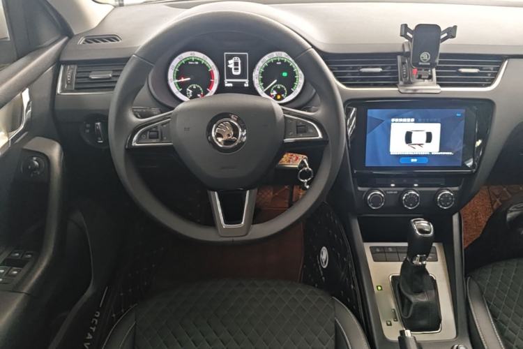 Used Skoda Octavia 2019 1.5L Automatic Smart Drive Luxury Edition China VI Standard Steering Wheel