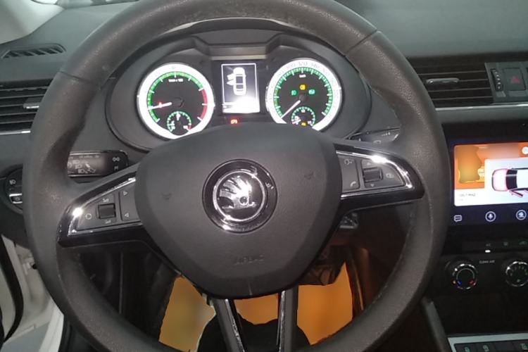 Used Skoda Octavia 2019 TSI230 DSG SmartDrive Luxury Edition China VI Steering Wheel