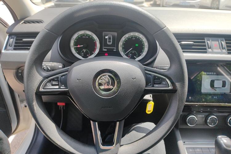 Used Skoda Octavia 2019 1.5L Automatic Smart Drive Luxury Edition China VI Standard Steering Wheel
