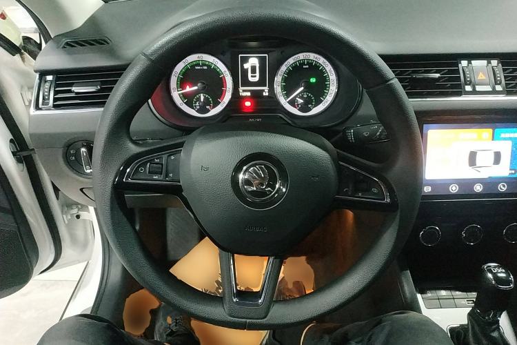 Used Skoda Octavia 2019 TSI280 DSG Luxury Edition Station Wagon China VI Standard Steering Wheel