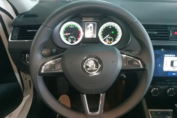 Used Skoda Octavia 2019 1.5L Automatic Smart Drive Luxury Edition China VI Standard Steering Wheel