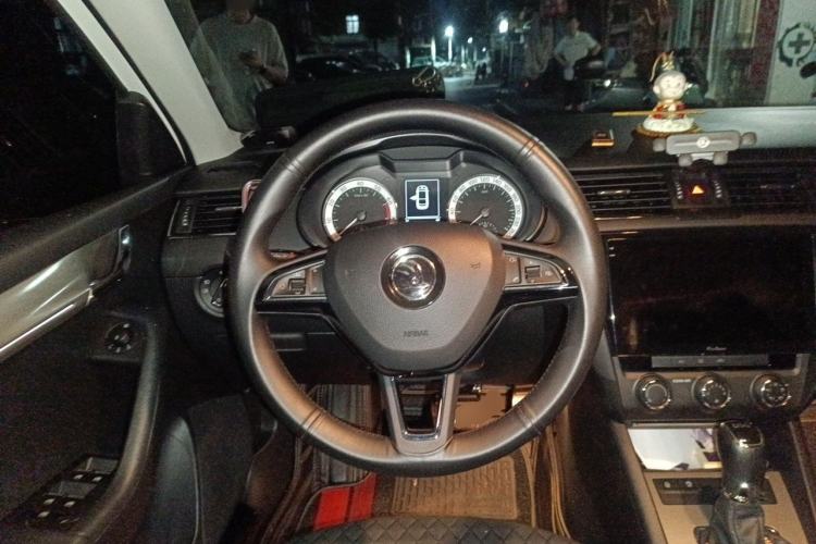 Used Skoda Octavia 2019 TSI280 DSG SmartDrive Luxury Edition China VI Steering Wheel