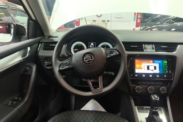 Used Skoda Octavia 2019 TSI280 DSG SmartDrive Luxury Edition China VI Steering Wheel